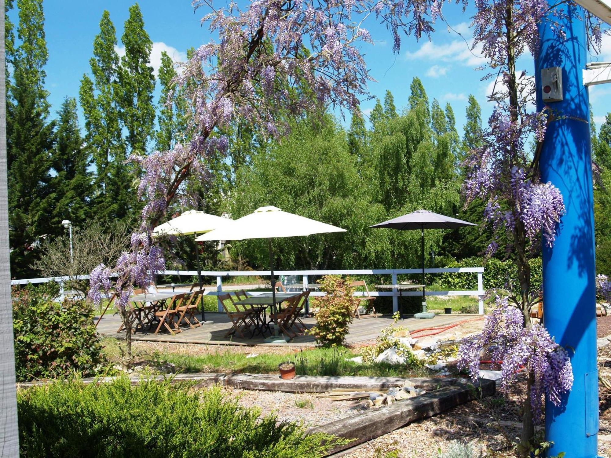Hotel Au Relais Des Lilas Parthenay Exteriör bild